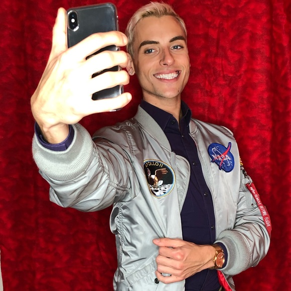 Meet your Posher, Darrian - Picture 1 of 1